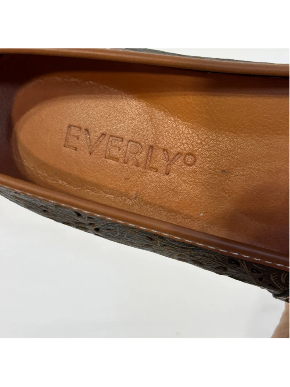 Everly Black Floral Laser Cutout Flats Women’s EU 38 Leather Removable Liner